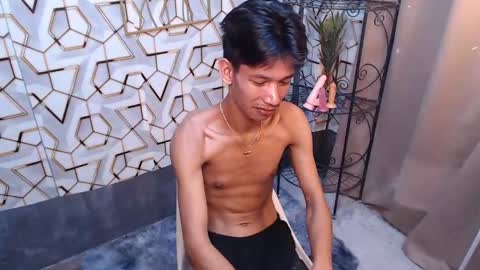 Snapshot of maxiebunny99 chatting on February 23, 11:14 pm Reyn online show from February 23, 11:14 pm