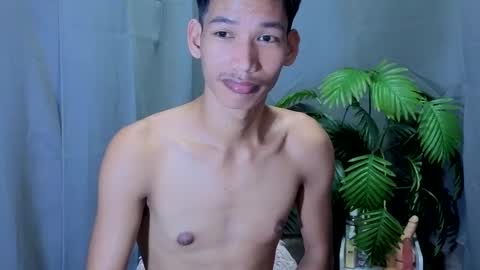 Snapshot of maxiebunny99 chatting on October 3, 3:58 am Reyn online show from October 3, 3:58 am