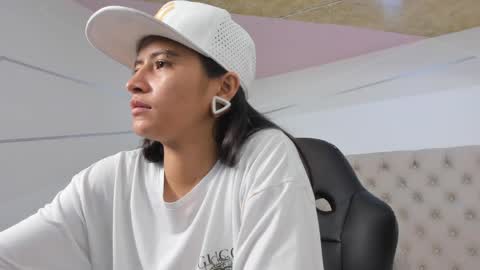 Snapshot of maxigarcia_ chatting on May 28, 10:29 pm Maxi online show from May 28, 10:29 pm