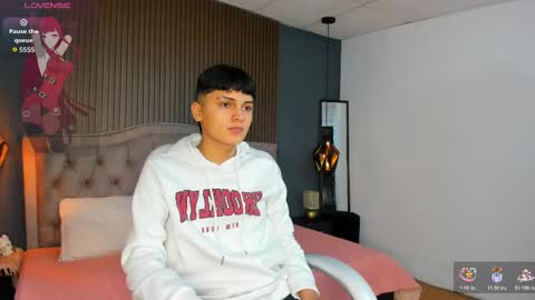 Snapshot of maxii18_ chatting on October 27, 1:48 pm -- -- online show from October 27, 1:48 pm