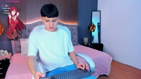 Snapshot of maxii18_ chatting on October 31, 7:04 pm -- -- online show from October 31, 7:04 pm