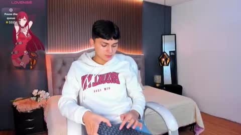 Snapshot of maxii18_ chatting on November 3, 6:53 pm -- -- online show from November 3, 6:53 pm