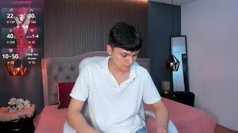 Snapshot of maxii18_ chatting on November 5, 7:47 pm -- -- online show from November 5, 7:47 pm