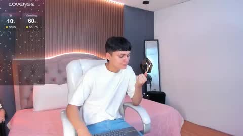 Snapshot of maxii18_ chatting on November 7, 7:36 pm -- -- online show from November 7, 7:36 pm