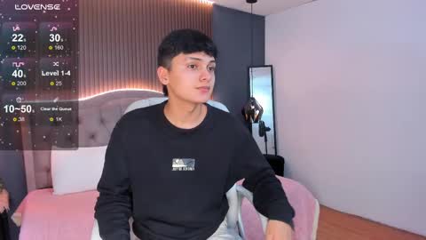 Snapshot of maxii18_ chatting on November 8, 7:23 pm -- -- online show from November 8, 7:23 pm