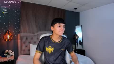 Snapshot of maxii18_ chatting on November 10, 7:13 pm -- -- online show from November 10, 7:13 pm