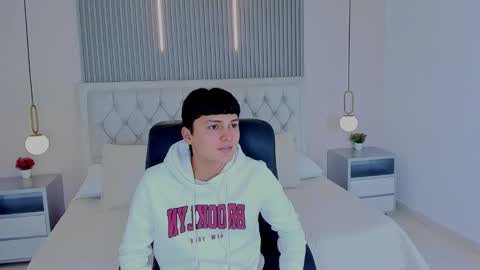 Snapshot of maxii18_ chatting on December 2, 7:09 pm -- -- online show from December 2, 7:09 pm