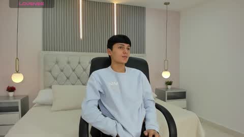 Snapshot of maxii18_ chatting on December 3, 7:01 pm -- -- online show from December 3, 7:01 pm