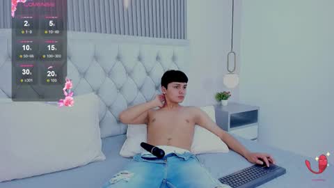 Snapshot of maxii18_ chatting on December 4, 7:11 pm -- -- online show from December 4, 7:11 pm