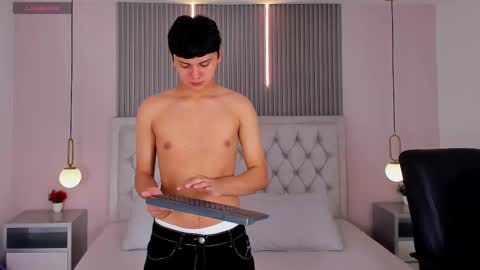 Snapshot of maxii18_ chatting on December 15, 7:07 pm -- -- online show from December 15, 7:07 pm