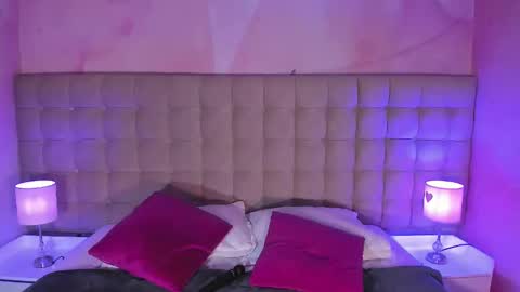 maxim online show from October 3, 6:54 am