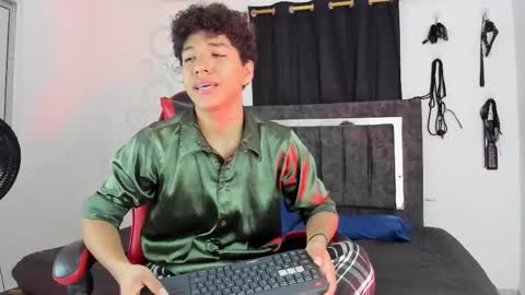 Maximiliano online show from November 27, 8:11 pm