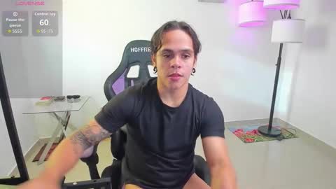 maximiliano_scoott_ online show from November 5, 9:15 pm
