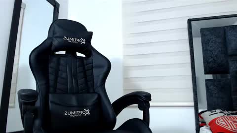 Snapshot of maximo_sebastian chatting on February 10, 1:57 am Maximo Sebastian online show from February 10, 1:57 am