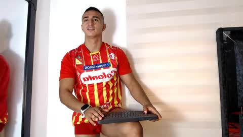 Snapshot of maximo_sebastian chatting on May 9, 2:44 pm Maximo Sebastian online show from May 9, 2:44 pm