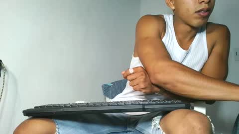 Maximo Aron Vega online show from December 2, 3:29 pm