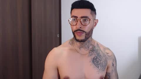 Independent Model online show from December 18, 7:47 am