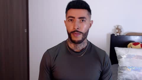 Independent Model online show from December 20, 4:20 am