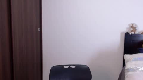 Independent Model online show from December 20, 7:22 am