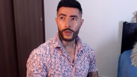 Independent Model online show from December 22, 3:33 am