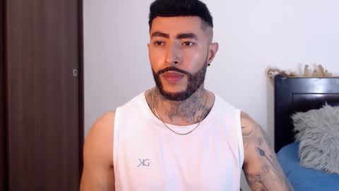 Independent Model online show from December 24, 2:54 am