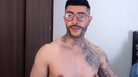 Independent Model online show from December 31, 7:10 am