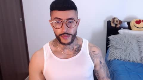 Independent Model online show from January 12, 11:58 pm