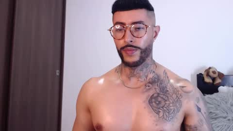 Independent Model online show from January 13, 3:01 am