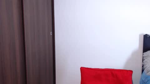 Independent Model online show from January 28, 5:11 am