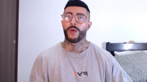 Independent Model online show from February 5, 3:02 am