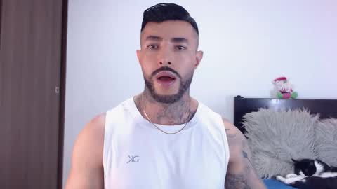 Independent Model online show from December 3, 4:42 am