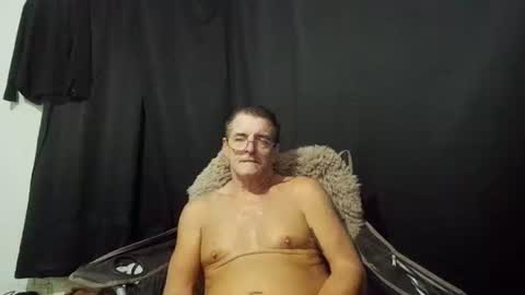 Snapshot of maximus_oreally chatting on January 7, 4:18 am Max online show from January 7, 4:18 am