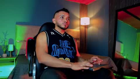 Maximus Clark online show from February 4, 3:45 am