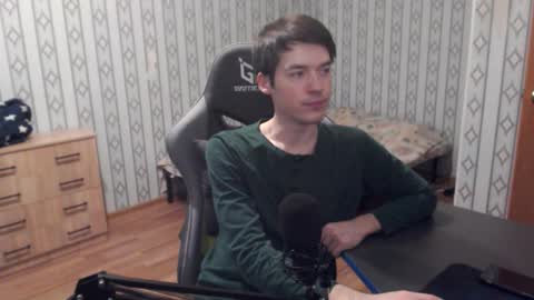 Snapshot of maximuslan chatting on December 18, 9:15 am Marcolas online show from December 18, 9:15 am