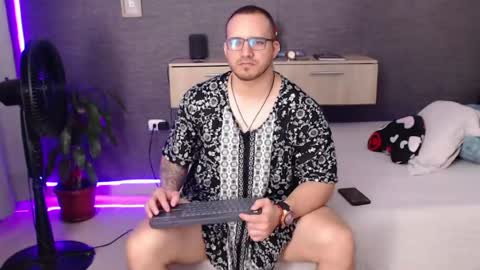 Snapshot of maximussantorini chatting on June 24, 6:29 pm maximus online show from June 24, 6:29 pm