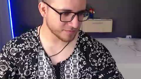 Snapshot of maximussantorini chatting on July 20, 5:11 am maximus online show from July 20, 5:11 am