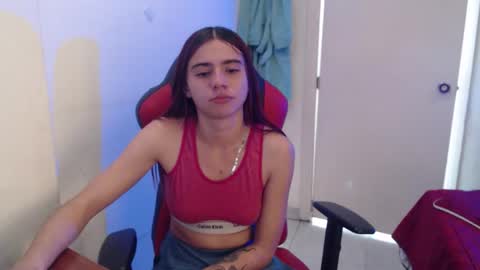 Snapshot of maxinesex_ chatting on May 23, 2:10 pm maxinesex_ online show from May 23, 2:10 pm
