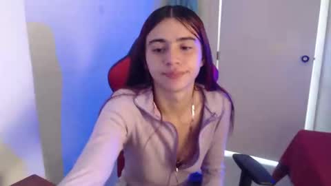 Snapshot of maxinesex_ chatting on June 3, 1:36 pm maxinesex_ online show from June 3, 1:36 pm