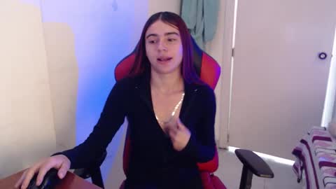 Snapshot of maxinesex_ chatting on June 9, 1:56 pm maxinesex_ online show from June 9, 1:56 pm
