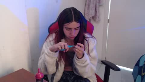 Snapshot of maxinesex_ chatting on June 23, 3:32 pm maxinesex_ online show from June 23, 3:32 pm
