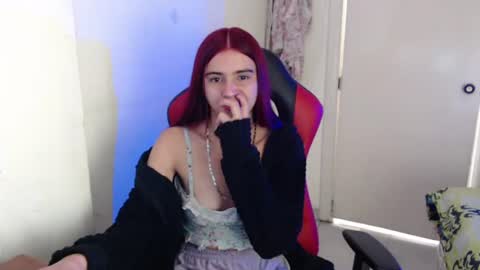 Snapshot of maxinesex_ chatting on July 3, 1:50 pm maxinesex_ online show from July 3, 1:50 pm