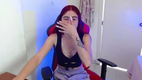 Snapshot of maxinesex_ chatting on July 10, 2:30 pm maxinesex_ online show from July 10, 2:30 pm