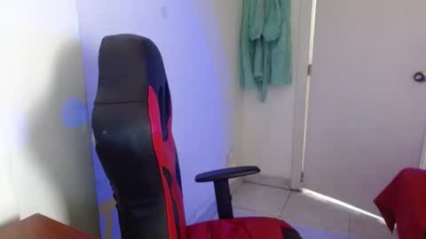 Snapshot of maxinesex_ chatting on July 31, 1:43 pm maxinesex_ online show from July 31, 1:43 pm