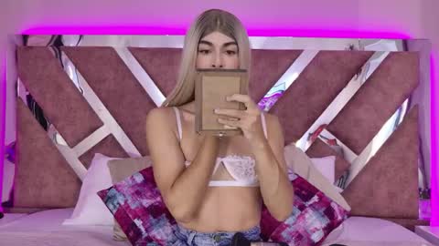 Maxi Rogers online show from May 4, 11:28 am