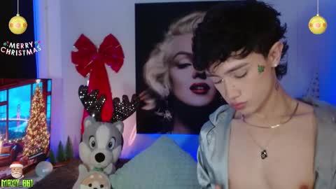 Snapshot of maxiy_001 chatting on December 4, 7:39 am Max online show from December 4, 7:39 am