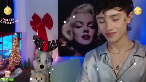 Snapshot of maxiy_001 chatting on December 4, 10:46 am Max online show from December 4, 10:46 am