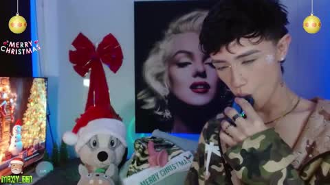 Snapshot of maxiy_001 chatting on December 20, 6:19 am Max online show from December 20, 6:19 am