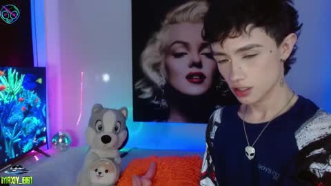 Snapshot of maxiy_001 chatting on March 6, 1:03 pm Max online show from March 6, 1:03 pm