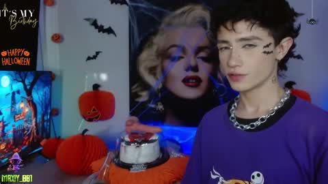 Snapshot of maxiy_001 chatting on November 1, 6:37 am Max online show from November 1, 6:37 am