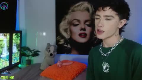 Snapshot of maxiy_001 chatting on November 16, 5:35 am Max online show from November 16, 5:35 am